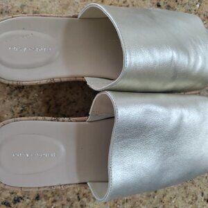 Easy Spirit size 9 gold sandals